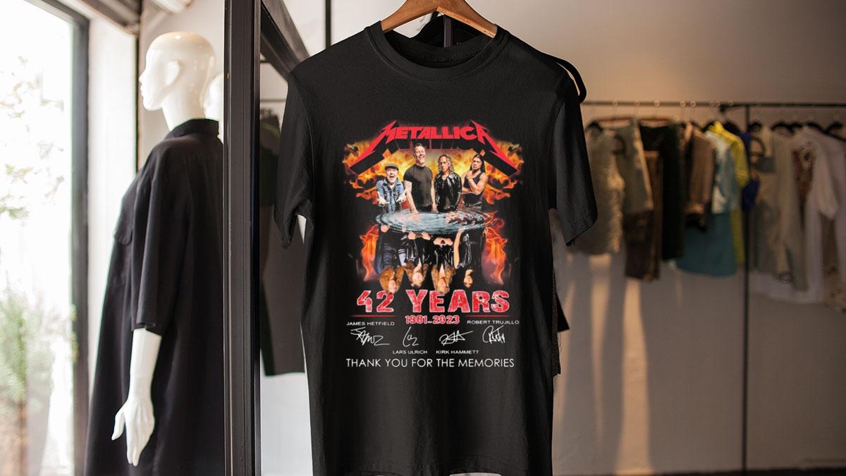Reflection Metallica Band 42 Years 1981 2023 Signature t-shirt