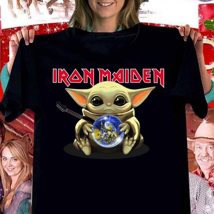 Baby Yoda hug Iron Maiden Star Wars Mandalorian The Child t-shirt
