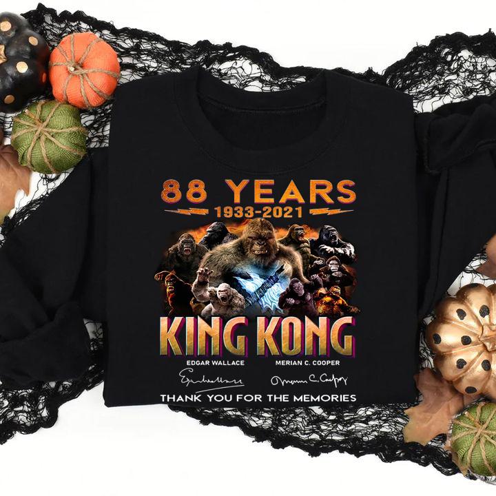 88 years 1933 2021 of the king kong signatures thank you for the memories sweatshirt - 88 Years 1933-2021 Of The King Kong Signatures Thank You For The Memories t-shirt