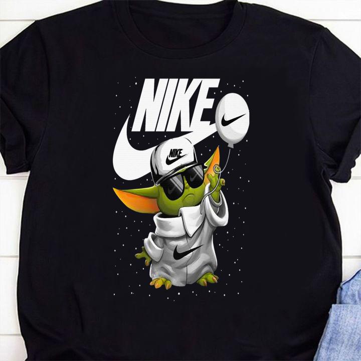 Star Wars Baby Yoda Nike t-shirt 60 Fashion Week