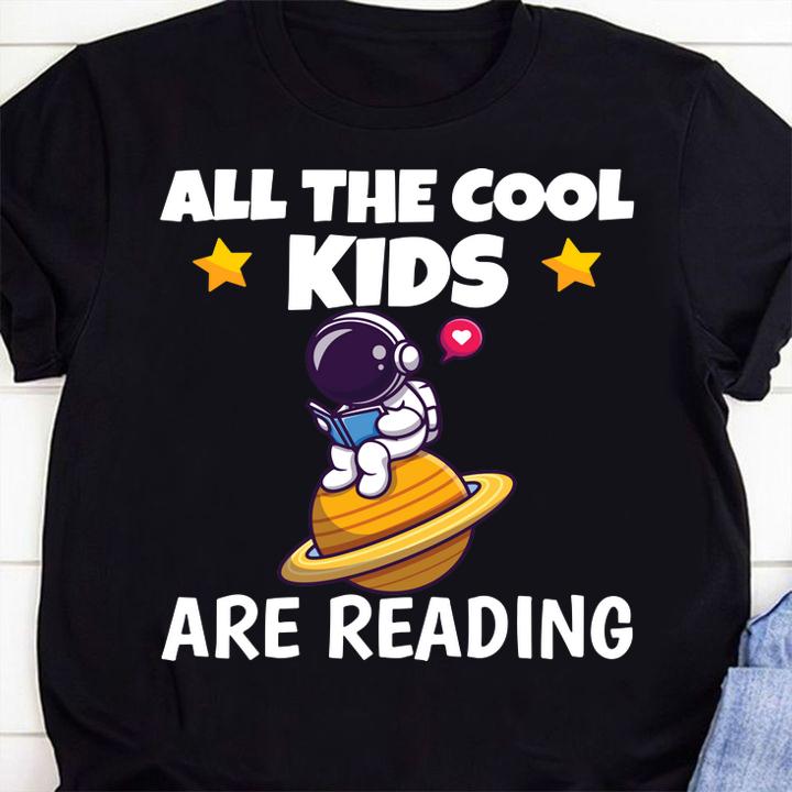 All The Cool Kids Are Reading Astronaut Read Book In Space t-shirt 23 Gameofthronesteeshirt News