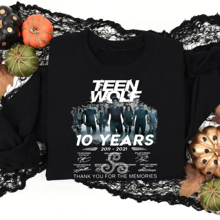 Teen Wolf 10 years 2011-2021 signatures thank you for the memories t-shirt