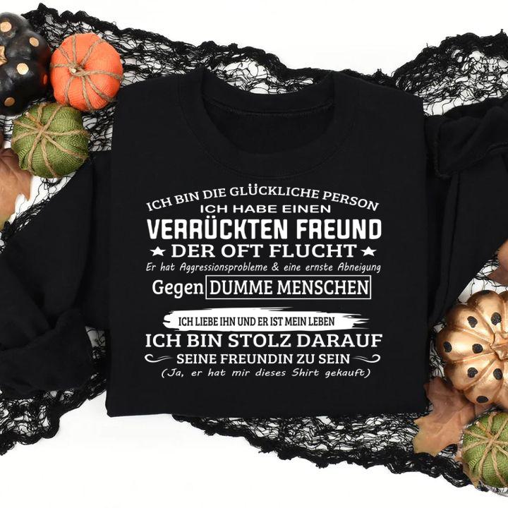 Ich bin die gluckliche person ich habe einen Verruckten Freund der oft flucht t-shirt