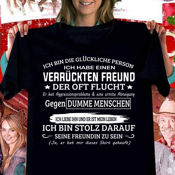 Ich bin die gluckliche person ich habe einen Verruckten Freund der oft flucht t-shirt