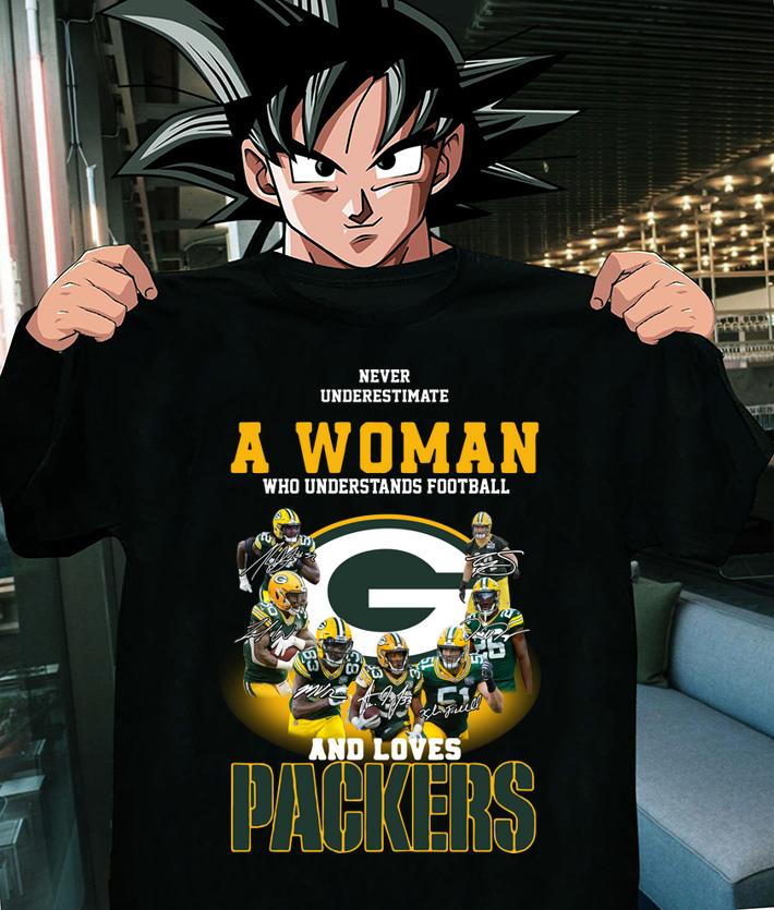 Never Underestimate A Woman Who Understands Football And Loves Green Bay Packers Signatures t-shirt
