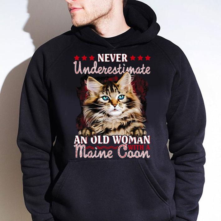 Never underestimate an old woman with a Maine Coon cat t-shirt