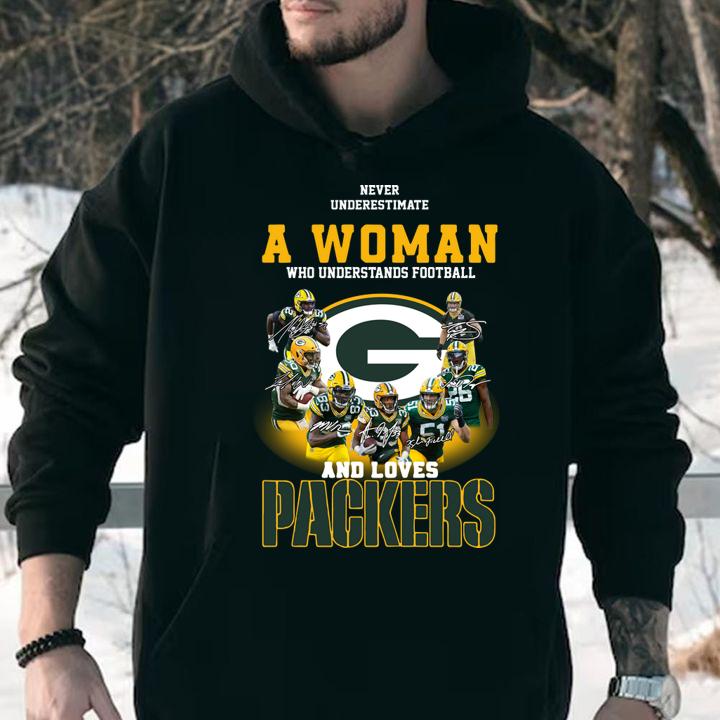 Never Underestimate A Woman Who Understands Football And Loves Green Bay Packers Signatures t-shirt