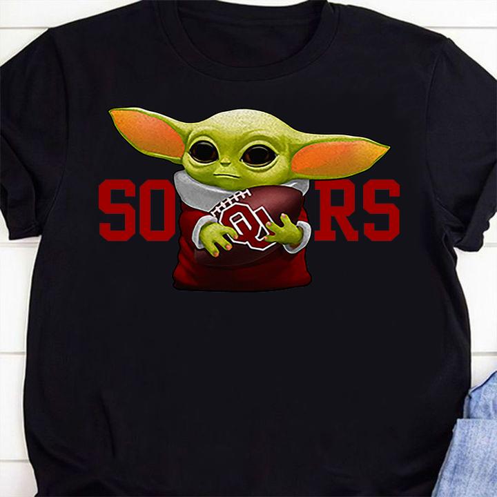 Football Baby Yoda Hug Oklahoma Sooners t-shirt 1