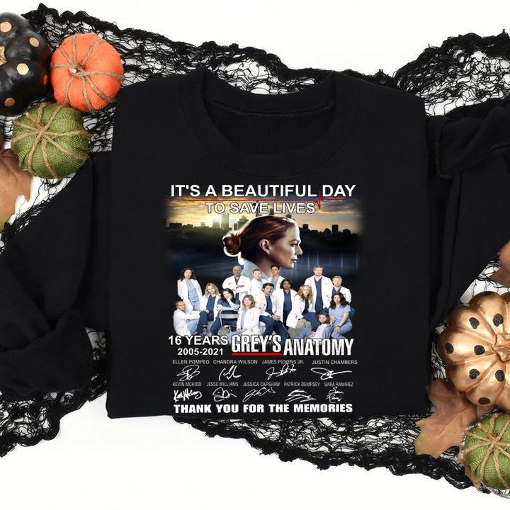 It's a beautiful day to save lives 16 years 2005-2021 Grey's Anatomy signatures thank you for the memories t-shirt