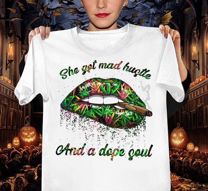 Top She got mad hustle and a dope soul mouth smoke weed t-shirt