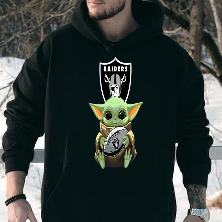Star Wars Football Baby Yoda Hug Oakland Raiders t-shirt