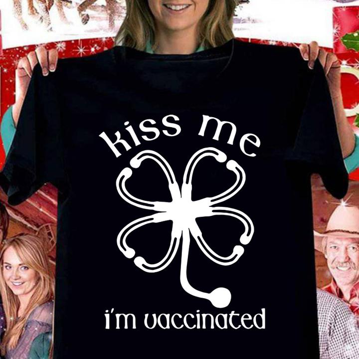 Stethoscope Kiss Me I'm Vaccinated St. Patrick's Day t-shirt