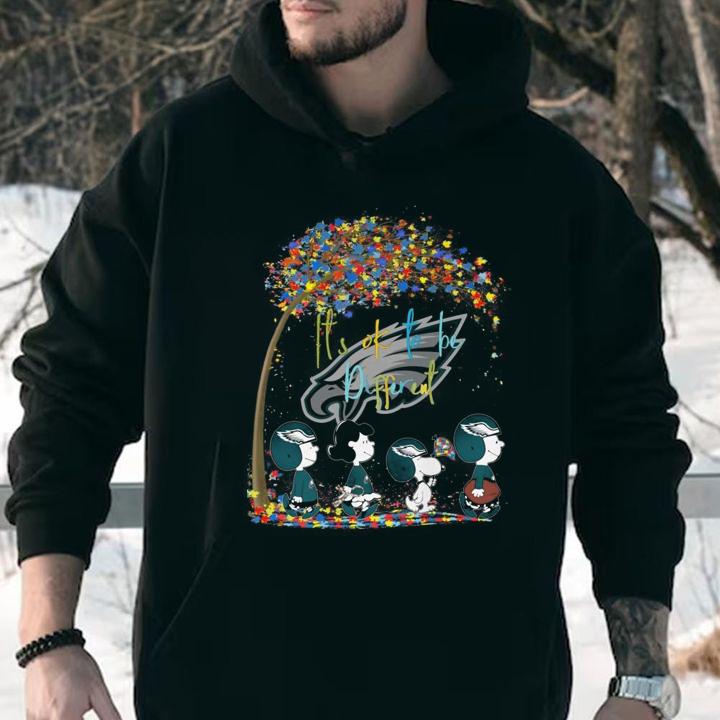 Philadelphia Eagles Peanuts Snoopy Autism Awareness its ok to be different t-shirt