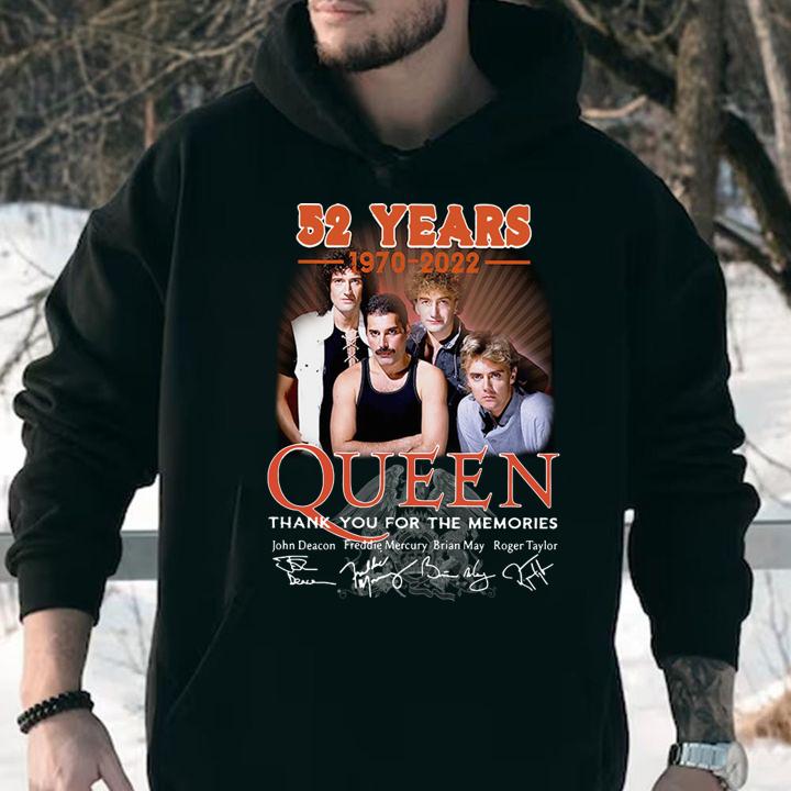 52 years 1970-2022 Queen thank you for the memories signatures shirt, John Deacon, Freddie Mercury, Brian May, Roger Taylor t-shirt