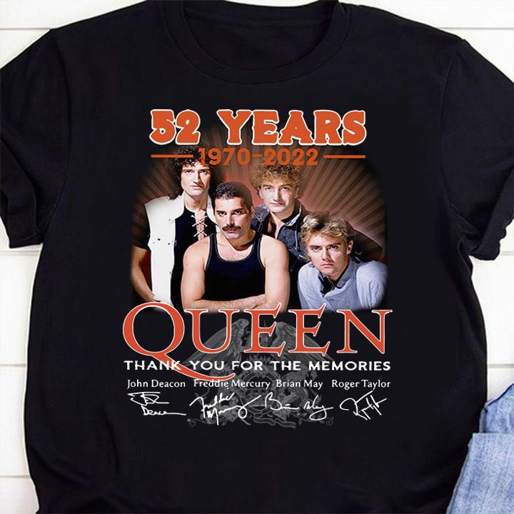 52 years 1970-2022 Queen thank you for the memories signatures shirt, John Deacon, Freddie Mercury, Brian May, Roger Taylor t-shirt 1
