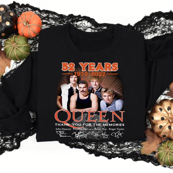 52 years 1970-2022 Queen thank you for the memories signatures shirt, John Deacon, Freddie Mercury, Brian May, Roger Taylor t-shirt
