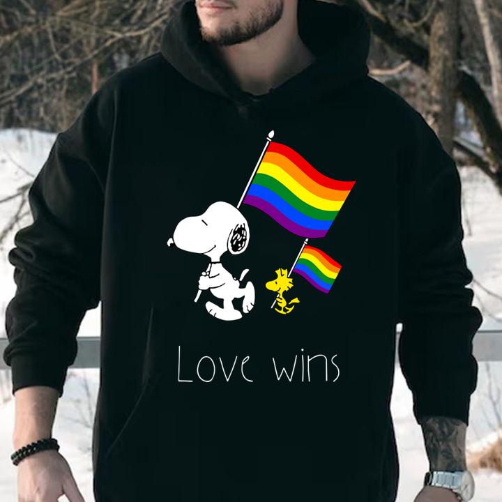 Love Wins Snoopy LGBT Gay Pride Rainbow Flag t-shirt