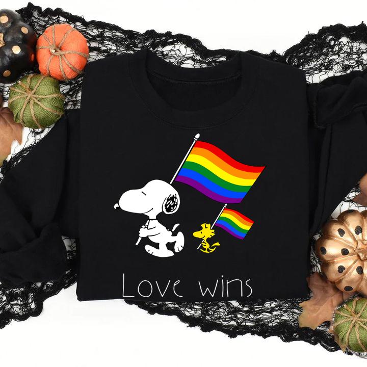 Love Wins Snoopy LGBT Gay Pride Rainbow Flag t-shirt