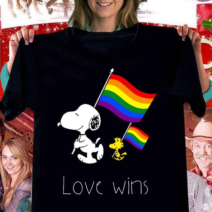 Love Wins Snoopy LGBT Gay Pride Rainbow Flag t-shirt