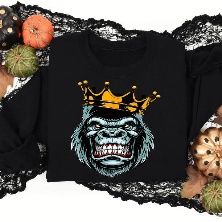 Funny Gorilla King ferocious gorilla on with crown Halloween t-shirt