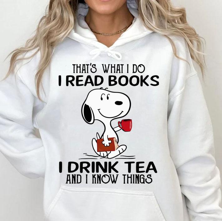 Snoopy that's what i do i read books i drink tea and i know things t-shirt