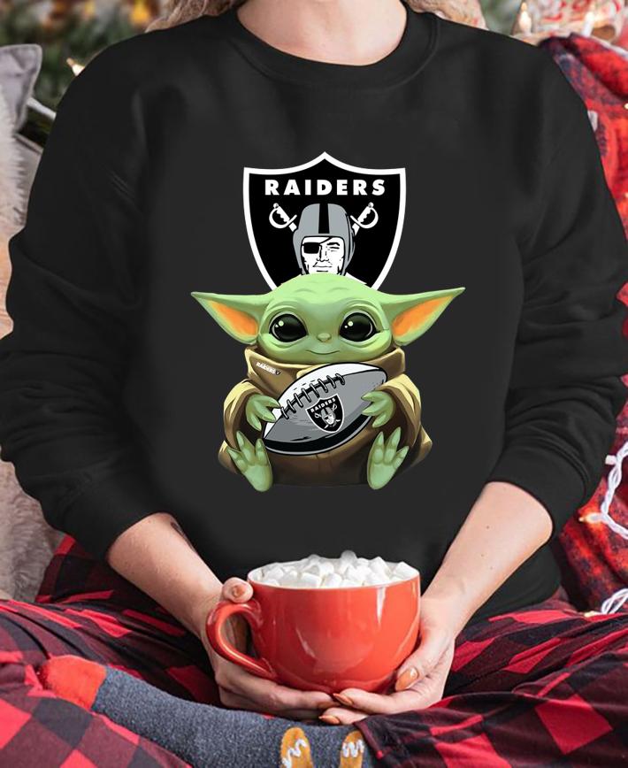 Star Wars Football Baby Yoda Hug Oakland Raiders t-shirt Star Wars Football Baby Yoda Hug Oakland Raiders t-shirt